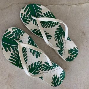 Vionic Beach flip flops